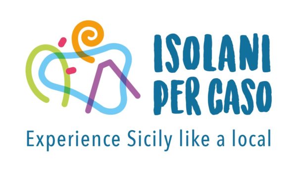 Isolani per caso + payoff fondo bianco